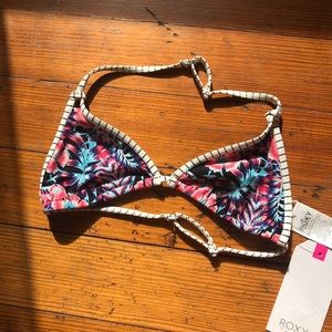 💕 Hey Bundle Babes!💕Super tiny bikini!!